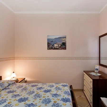فندق مبيت وإفطار La Maison De Titty & Margherita بيانو دي سورينتو