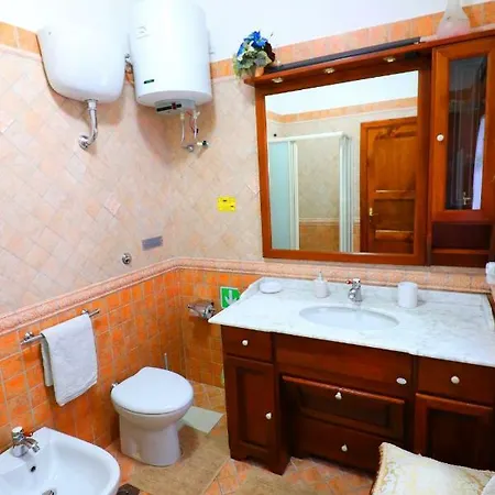 فندق مبيت وإفطار La Maison De Titty & Margherita بيانو دي سورينتو